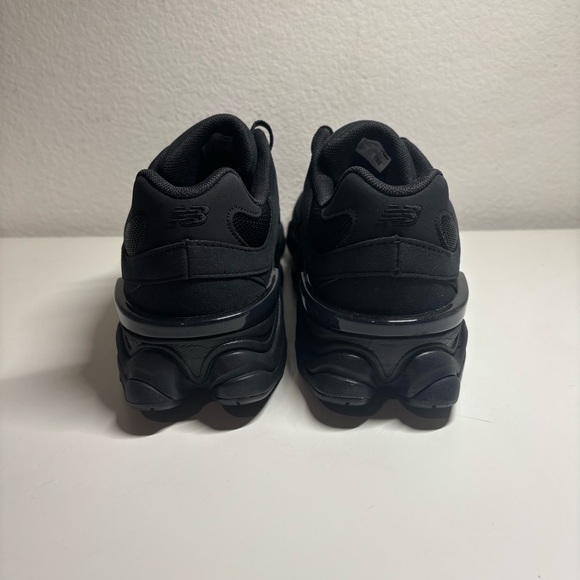 NEW NEW BALANCE 9060 Triple Black Kids Youth - Picture 5 of 6